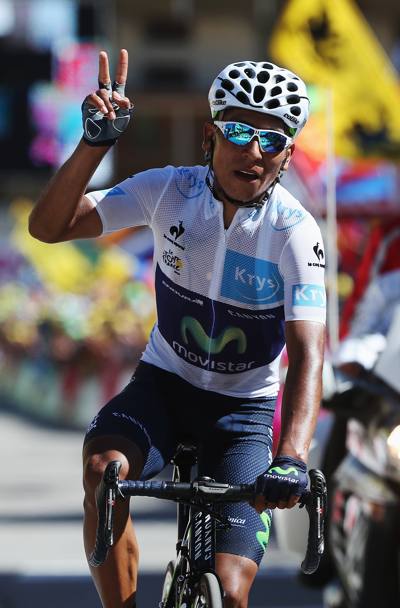 Anche Quintana  soddisfatto all&#39;arrivo: con il dito indica il secondo posto strappato al Tour. Getty